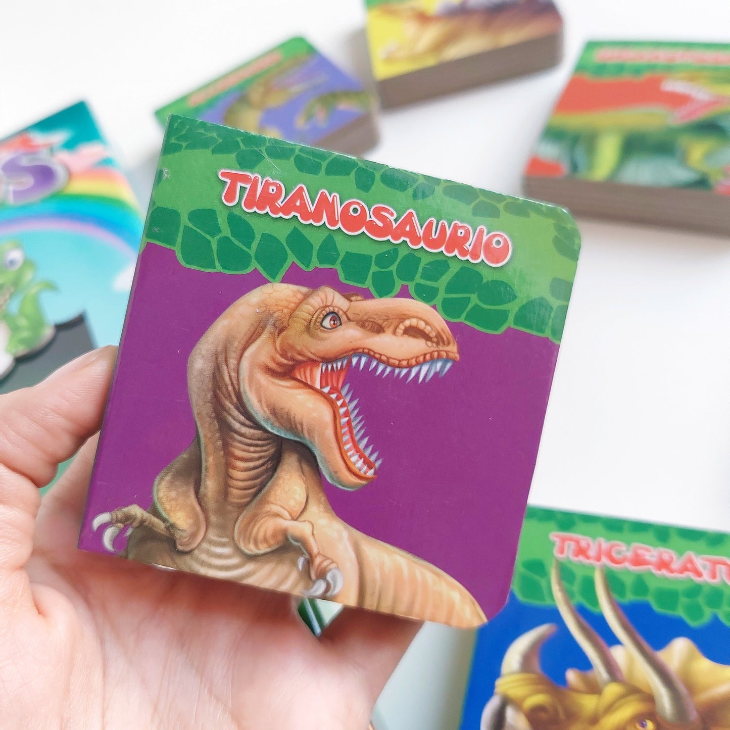 BIBLIOTECA DE DINOSAURIOS